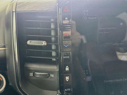 Used 2025 RAM 1500 Limited AWD/4WD image 16