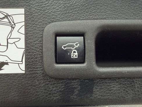 Used 2021 Toyota Sienna XLE FWD image 28