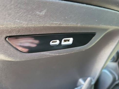 Used 2024 Chrysler Pacifica Limited FWD image 15