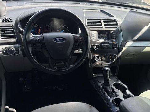 Certified 2019 Ford Explorer XLT image 7