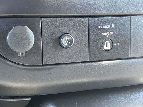 Used 2015 Chevrolet Express 2500 image 18