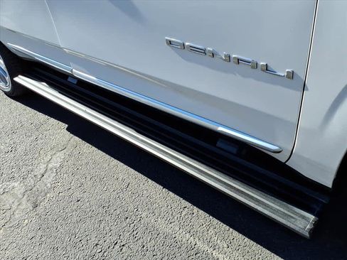 Used 2022 GMC Yukon Denali w/ Advanced Technology Package image 13