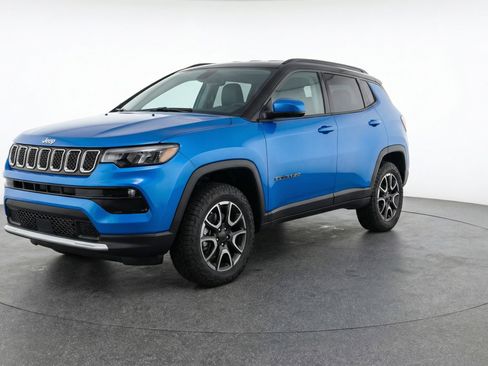 Used 2025 Jeep Compass Trailhawk AWD/4WD image 3