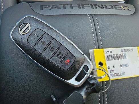 New 2026 Nissan Pathfinder SL FWD image 30