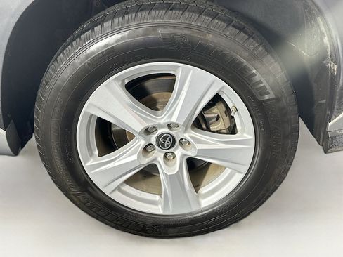 Used 2020 Toyota Highlander L image 11