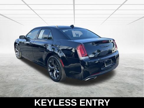 Used 2021 Chrysler 300 Touring w/ Sport Appearance Package RWD image 7