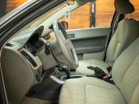 Used 2011 Ford Focus SE image 8