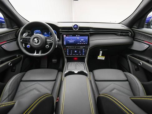 New 2025 Maserati Grecale GT image 13