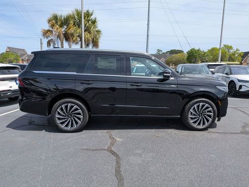New 2026 Lincoln Navigator Black Label AWD/4WD image 3
