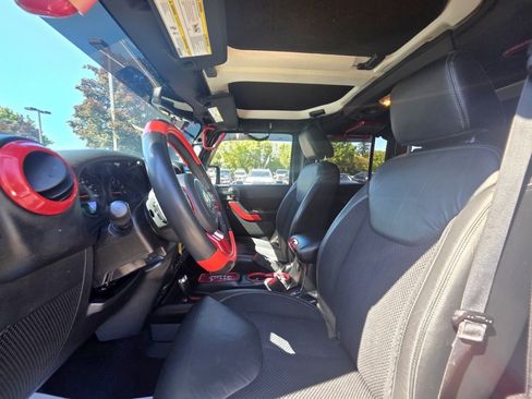 Used 2017 Jeep Wrangler Unlimited Sahara AWD/4WD image 11