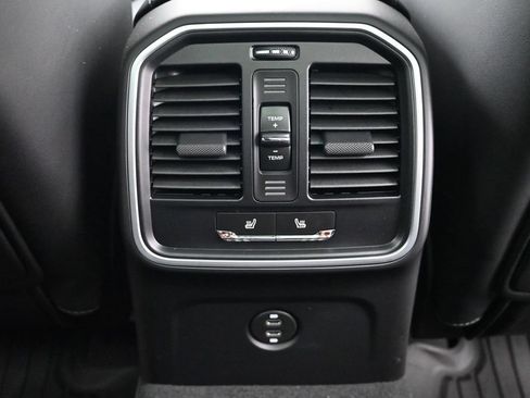 Used 2026 Porsche Macan AWD/4WD image 8