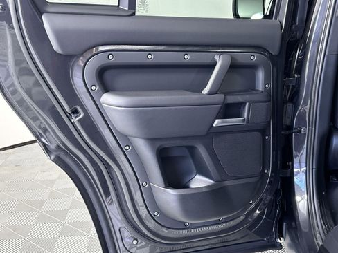 New 2025 Land Rover Defender 130 X-Dynamic SE image 26