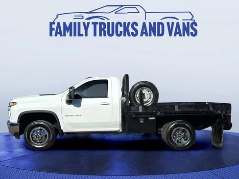 Used 2022 Chevrolet Silverado 3500 LT w/ Convenience Package image 2