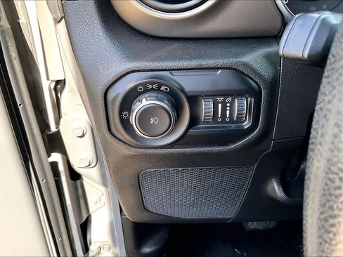 Used 2018 Jeep Wrangler Unlimited Sport AWD/4WD image 32