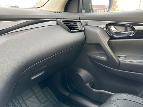 Used 2017 Nissan Rogue Sport SL image 36