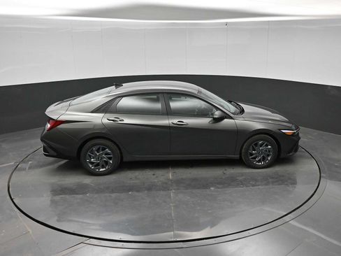 New 2026 Hyundai Elantra Hybrid FWD image 33