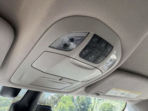 Used 2021 Chrysler Pacifica Touring-L FWD image 33