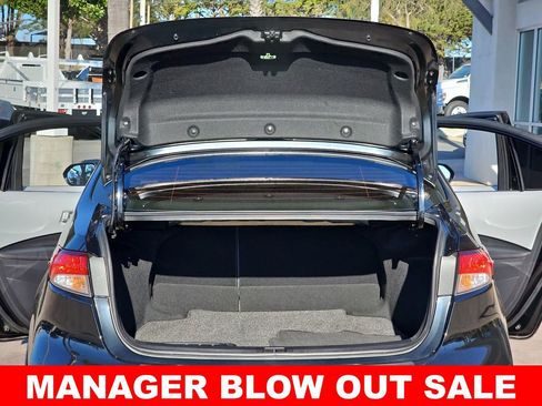 Used 2024 Toyota Corolla SE w/ Convenience Package image 12