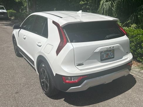 Used 2023 Kia Niro LX FWD image 9