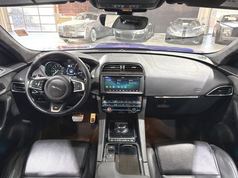 Used 2019 Jaguar F-PACE S image 10