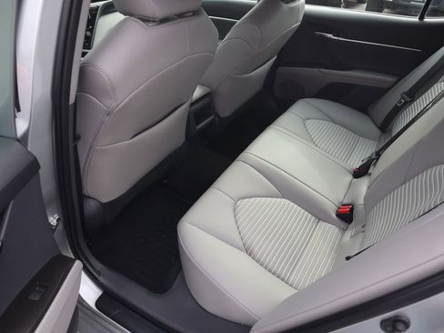 Used 2021 Toyota Camry SE image 10