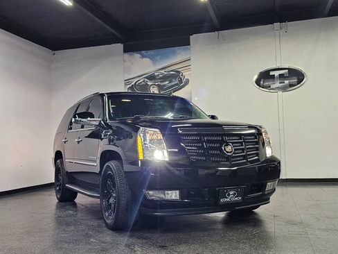 Used 2013 Cadillac Escalade 2WD image 2
