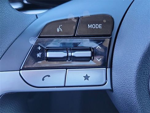 New 2025 Hyundai Elantra SE image 8