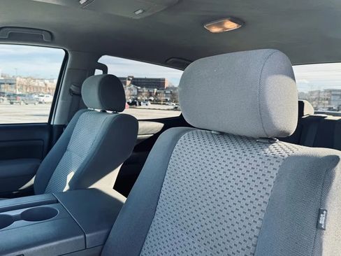 Used 2010 Toyota Tundra 4x4 CrewMax image 10