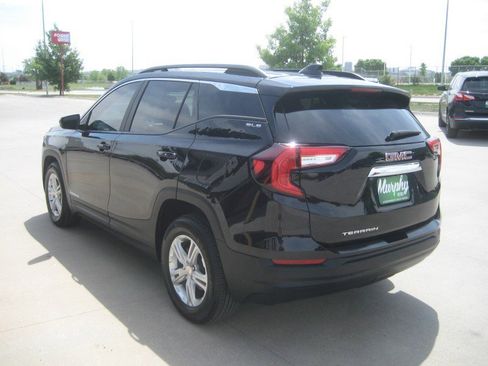 Used 2022 GMC Terrain SLE w/ Driver Convenience Package FWD image 5