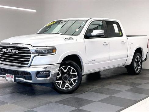 Used 2025 RAM 1500 Laramie AWD/4WD image 12