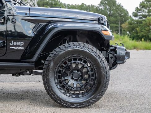 Used 2018 Jeep Wrangler Unlimited Sahara w/ Quick Order Package 24M Moab AWD/4WD image 6