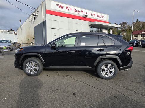 New 2025 Toyota RAV4 XLE image 4