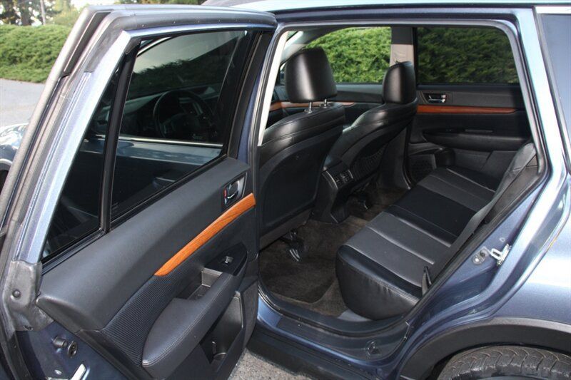 Used 2013 Subaru Outback 2.5i Limited AWD/4WD image 16