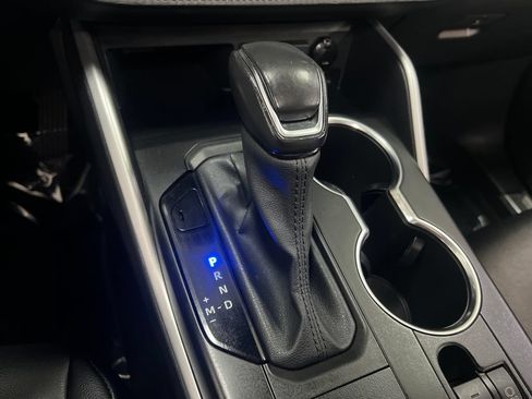 Used 2020 Toyota Highlander XLE FWD image 26
