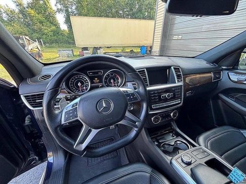 Used 2015 Mercedes-Benz ML 63 AMG 4MATIC image 25