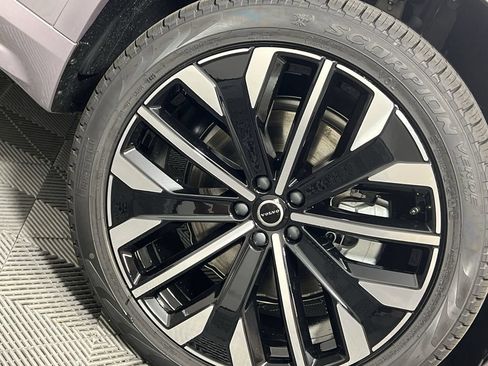 New 2026 Volvo XC90 B6 Plus w/ Protection Package Premier AWD/4WD image 17