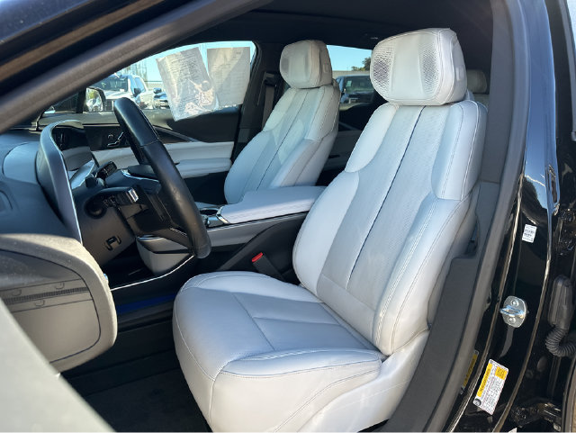 Certified 2024 Cadillac Lyriq Luxury AWD/4WD image 24