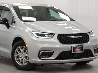 New 2026 Chrysler Pacifica Select video 3