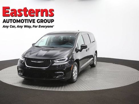 Used 2023 Chrysler Pacifica Touring-L FWD image 56