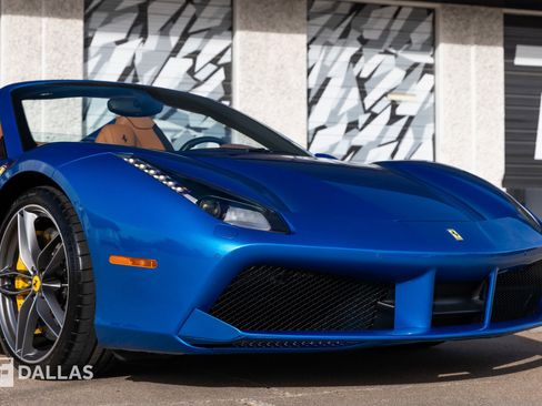Used 2019 Ferrari 488 Spider image 2