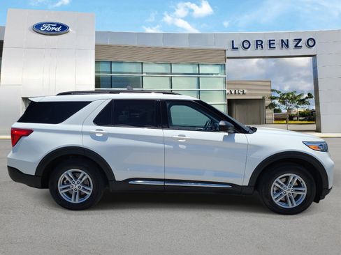 Used 2023 Ford Explorer XLT w/ Equipment Group 202A RWD image 4
