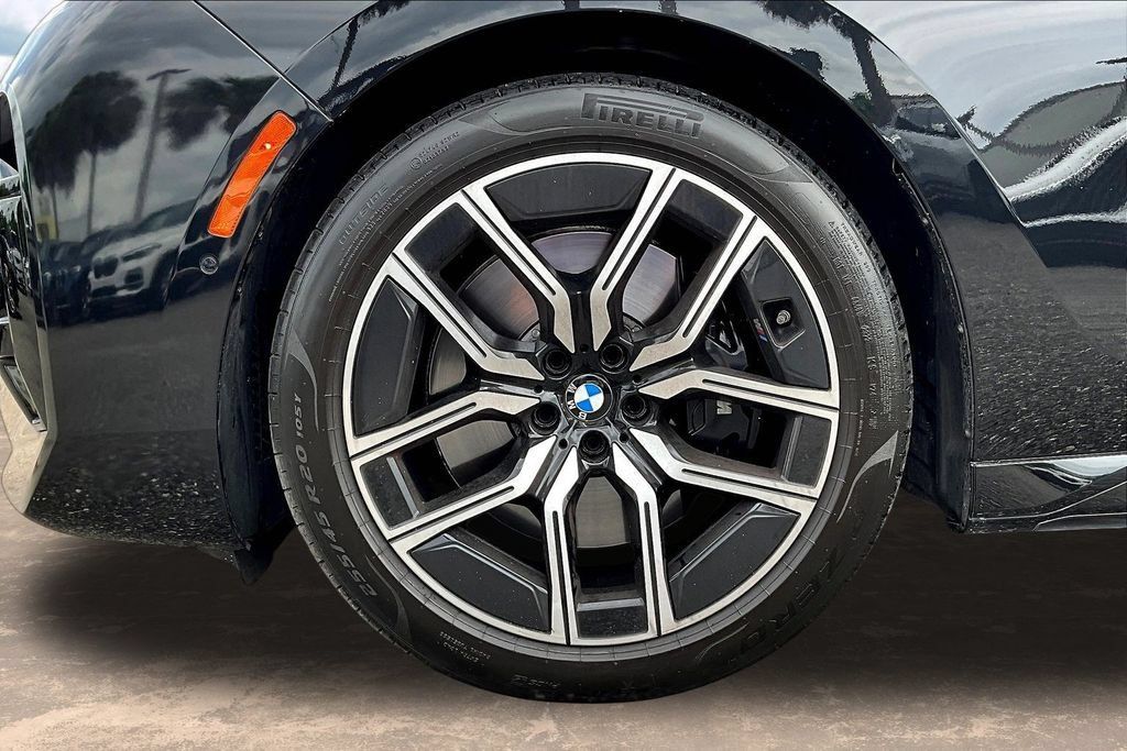 Used 2023 BMW 760i xDrive w/ Executive Package AWD/4WD image 34