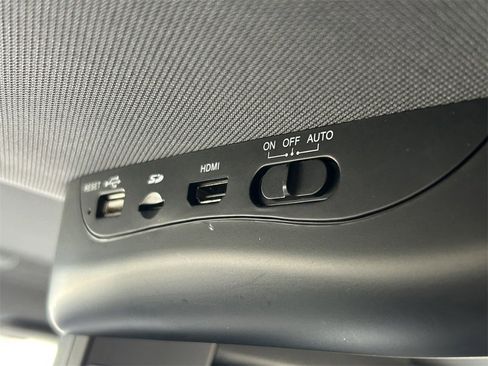 Used 2022 Toyota Sienna XSE image 25