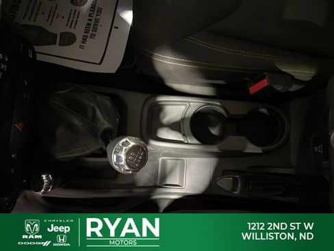 Used 2015 Jeep Wrangler Unlimited Rubicon w/ Max Tow Package AWD/4WD image 26