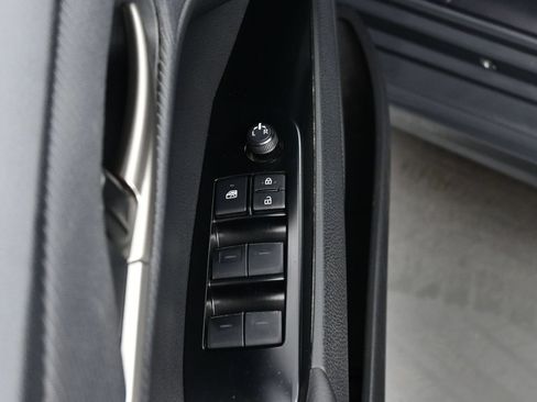Used 2025 Toyota Camry SE FWD image 10