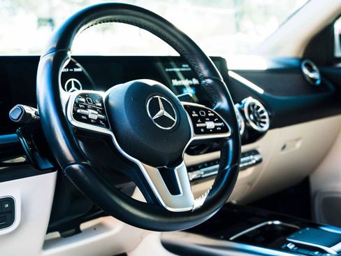 Used 2022 Mercedes-Benz GLA 250 4MATIC w/ Premium Package image 22