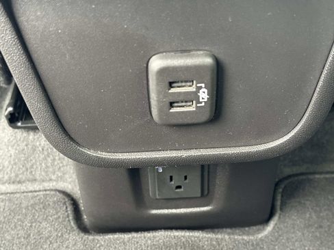 Used 2024 GMC Terrain SLT image 21