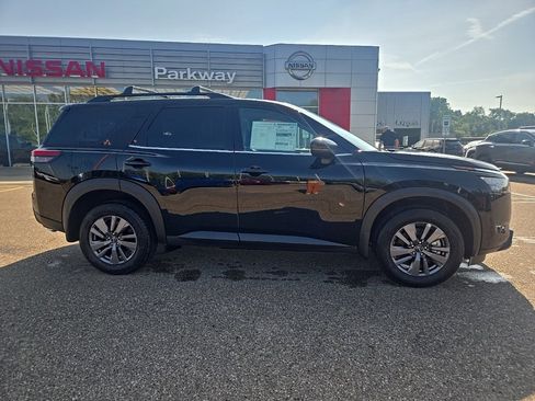 New 2025 Nissan Pathfinder SV image 7