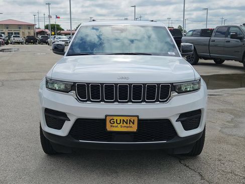 Used 2024 Jeep Grand Cherokee Laredo RWD image 8