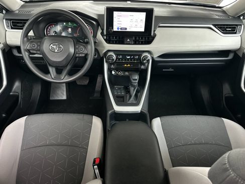 Used 2025 Toyota RAV4 XLE AWD/4WD image 12